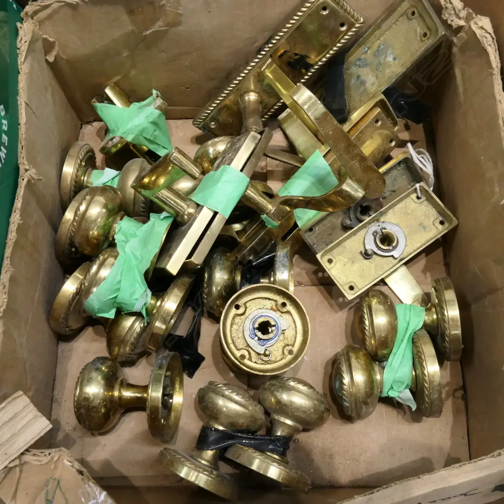 BOX ASST BRASS DOOR HANDLES / FITTINGS ETC Image 1++