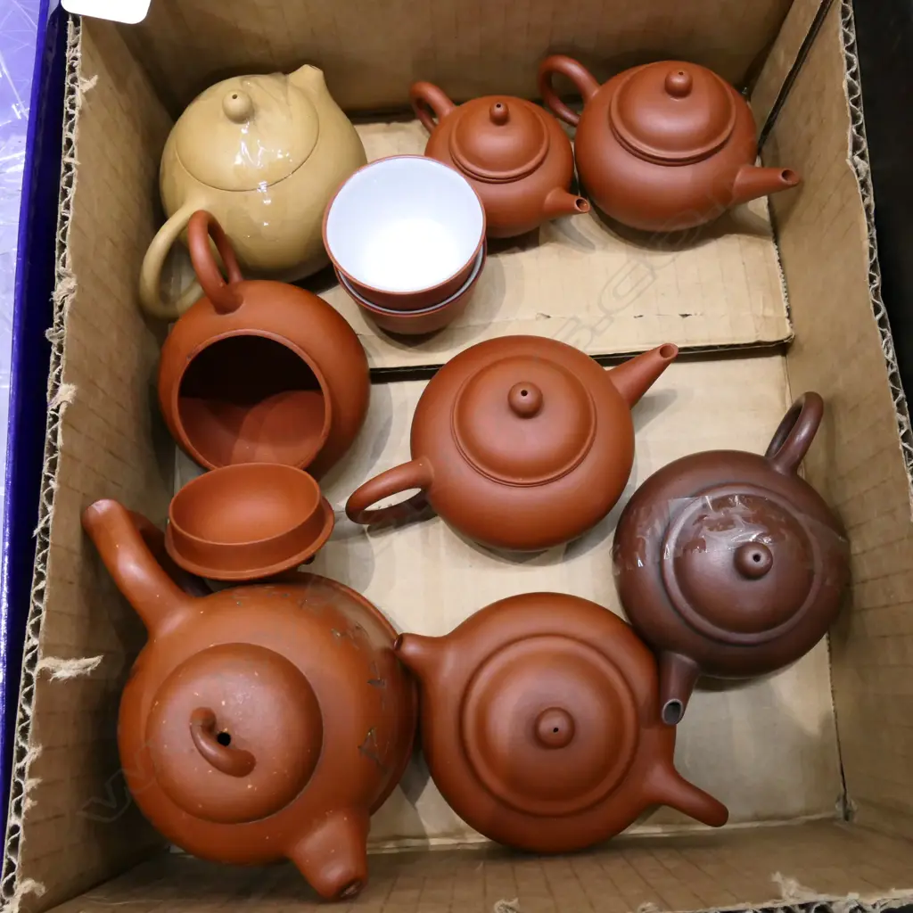 LOT ASST ZI SHA TEAPOTS ETC Image 1++
