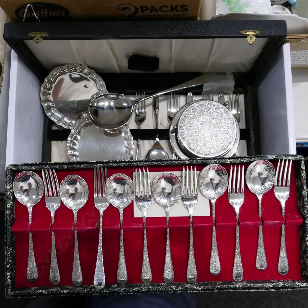 CASED SILVER PLATED CUTLERY ITEMS, ETC Image 1++