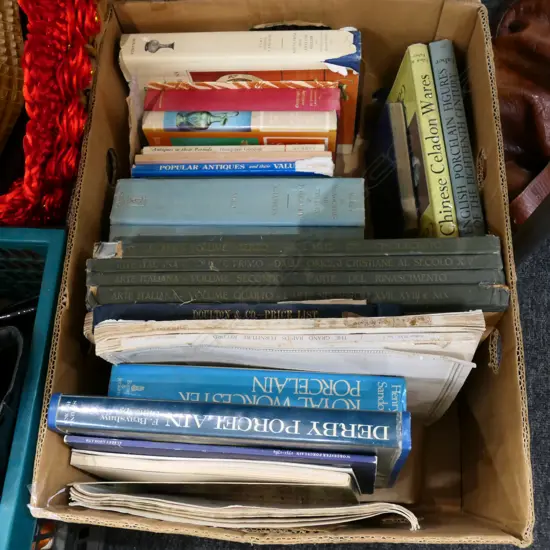 LARGE LOT OF ANTIQUE COLLECTORS BOOKS