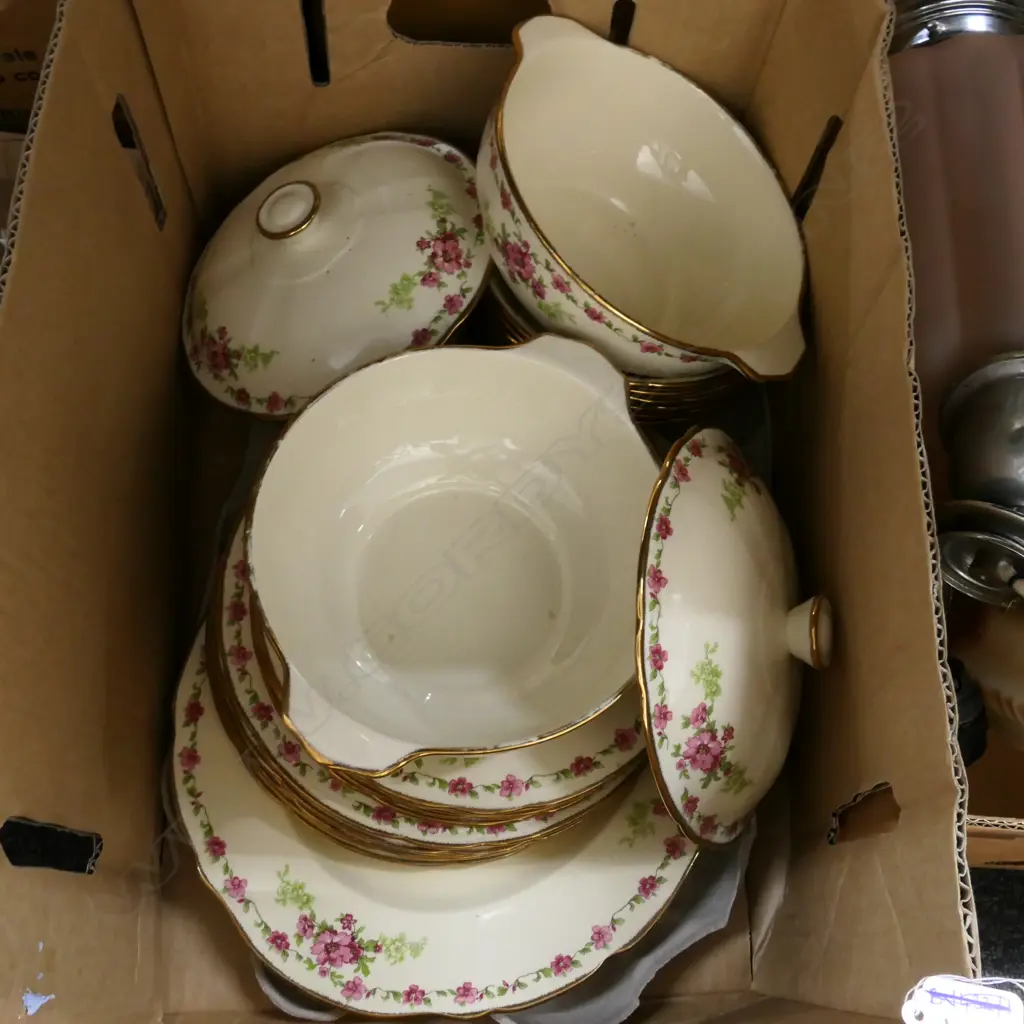 BOX LOT PART MEAKIN DINNER SERVICE Image 1++