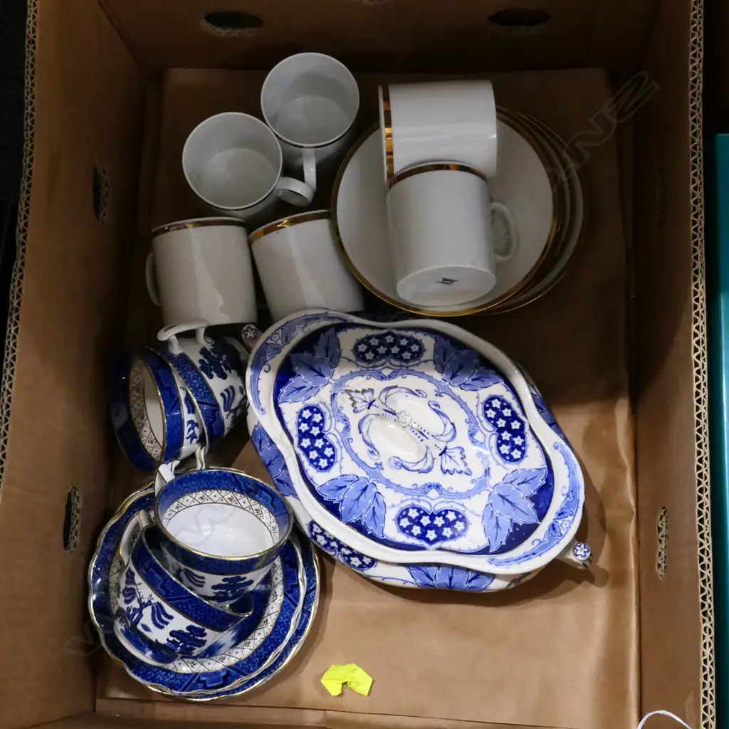 LOT ASST CHINA BOOTHS/W/WOOD /THOMAS Image 1++