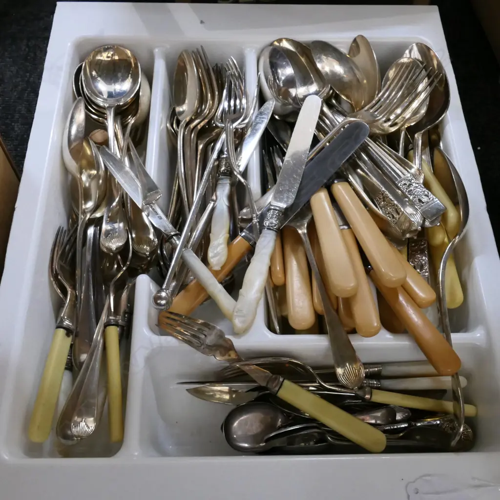 LOT ASST CUTLERY Image 1++