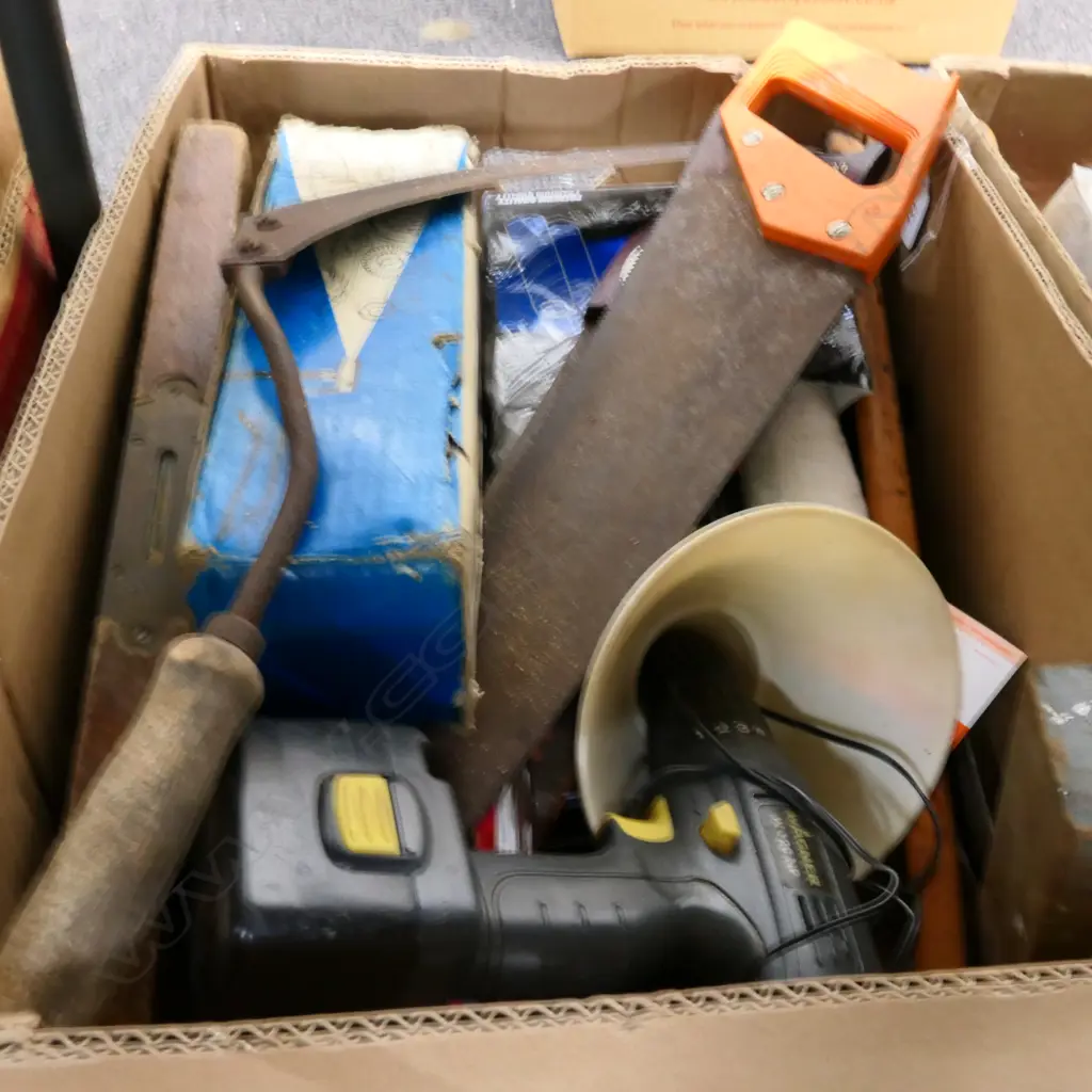 BOX OF VINTAGE TOOLS Image 1++
