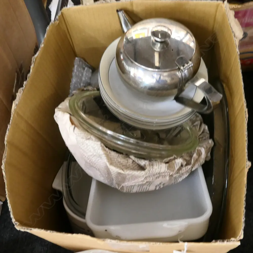 BOX KITCHEN WARE PYREX CHINA TEAPOT ETC Image 1++