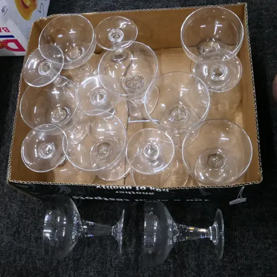 BOX LOT 15 CRYSTAL CHAMPAGNE GLASSES