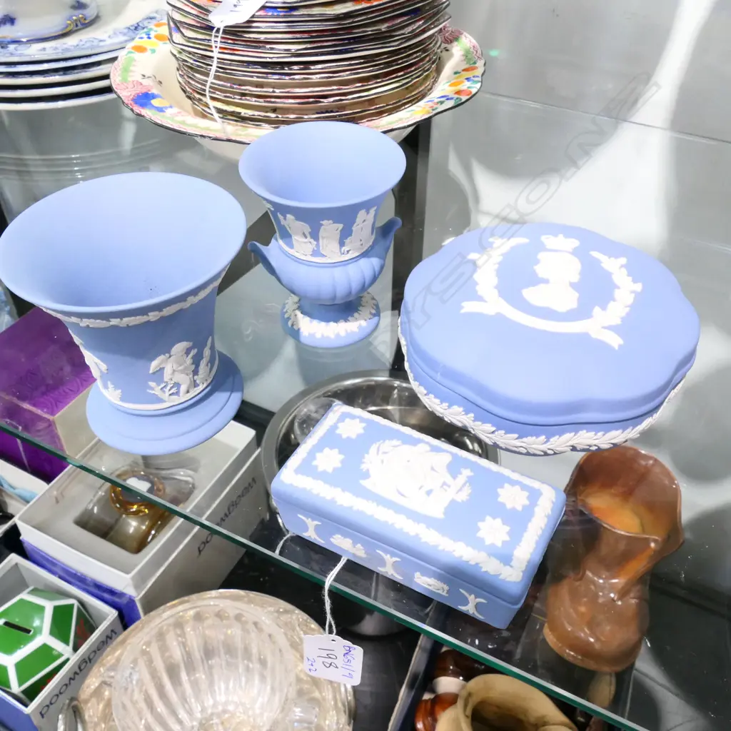 WEDGWOOD JASPERWARE 2 VASES, 2 TRINKET BOXES Image 1++