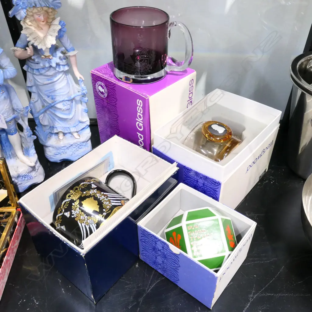 4 BOXED WEDGWOOD ROYALTY / CHURCHILL SOUVENIR PCES Image 1++