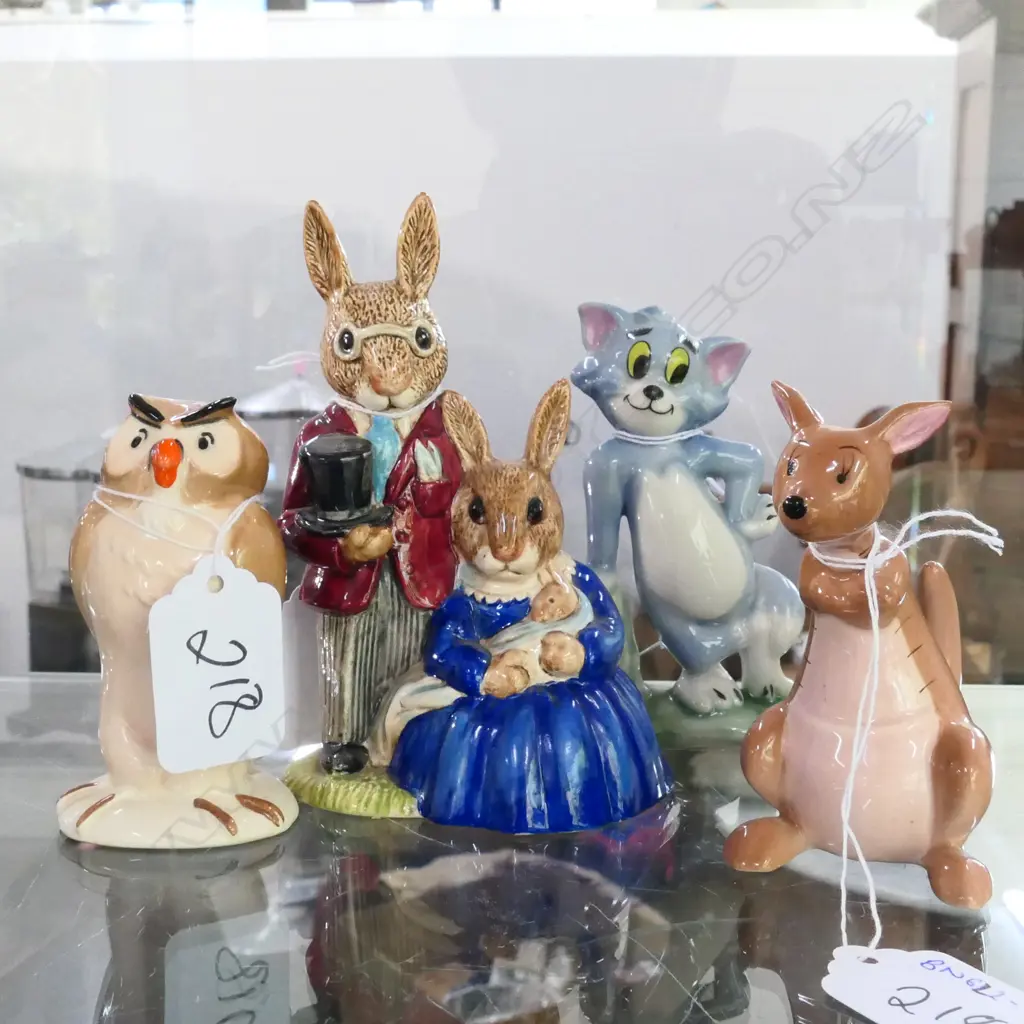 2 BESWICK WALT DISNEY CHINA FIGURES + 2 OTHERS LARGEST H. 115MM Image 1++
