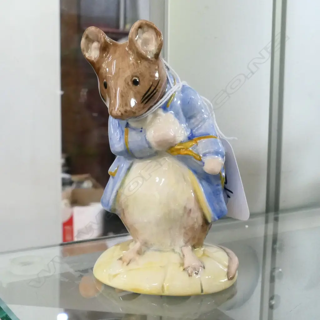 ROYAL ALBERT BEATRIX POTTER FIGURE 'GENTLEMAN MOUSE' Image 1++