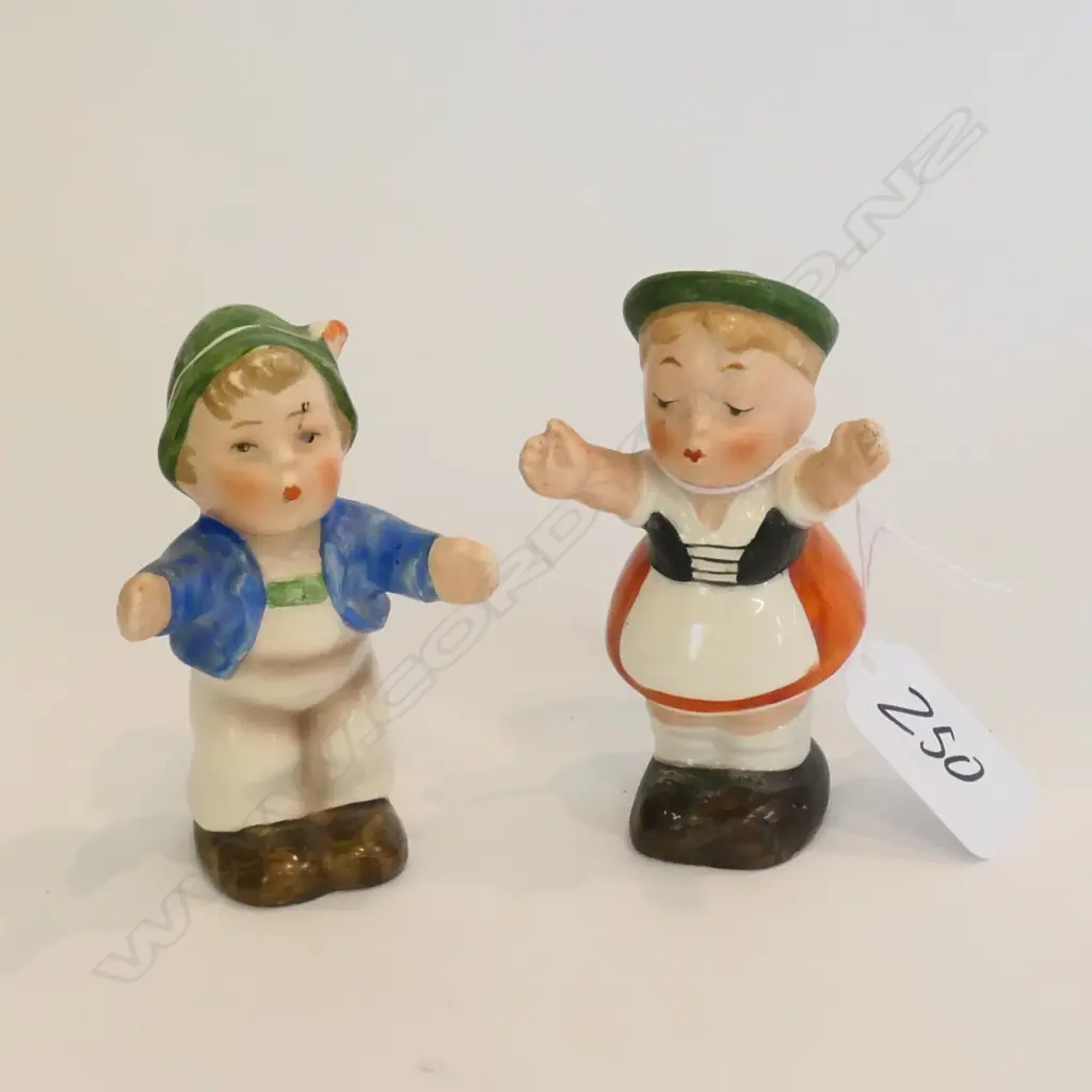 HUMMEL SALT & PEPPER FIGURES Image 1++
