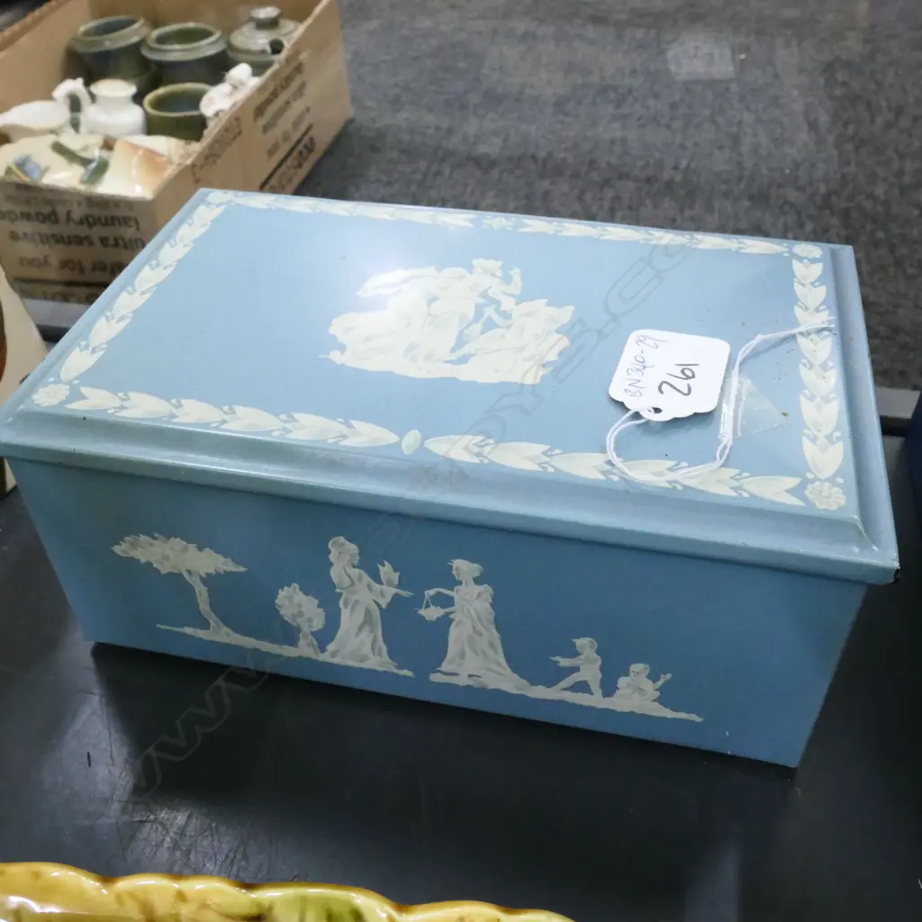NESTLES WEDGWOOD TYPE TIN Image 1++