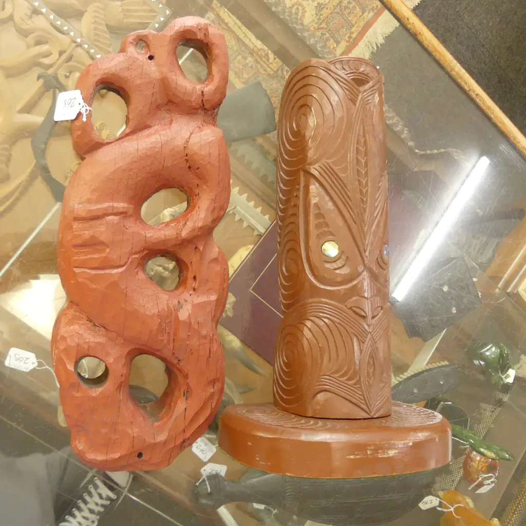 MAORI CARVED TOTEM? + ANOHER MAORI CARVING RED OCHRE FINISHES  Image 1++