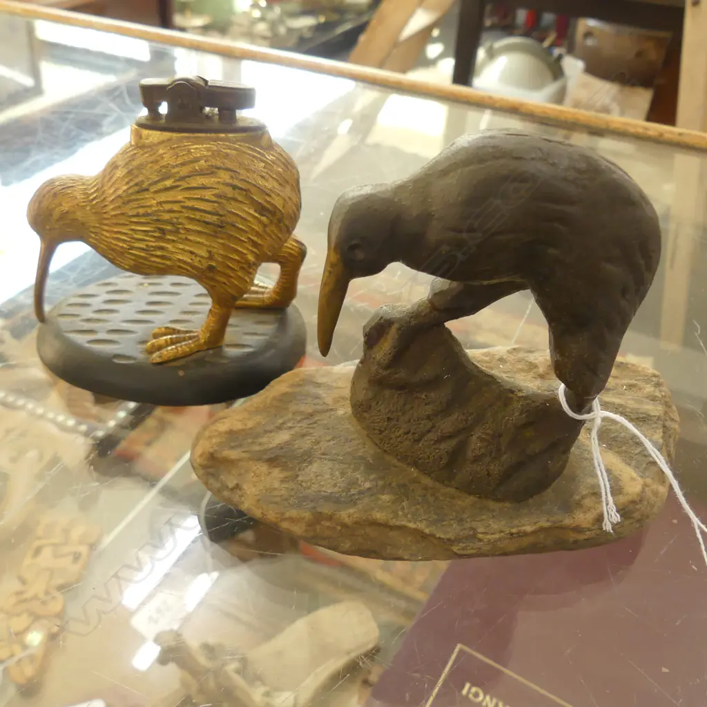 2 VINTAGE KIWIS; LIGHTER AND OTHER Image 1++