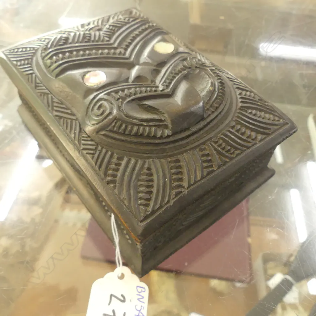CARVED MAORI BOX 1930's with old note inside... Image 1++