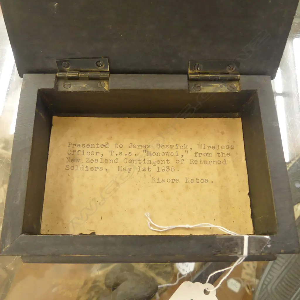 CARVED MAORI BOX 1930's with old note inside... Image 1++