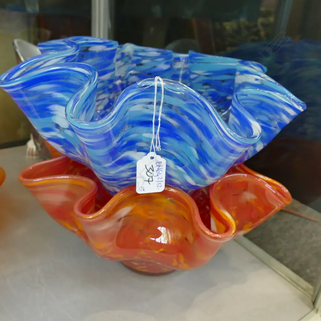 3 ART GLASS VASES Image 1++