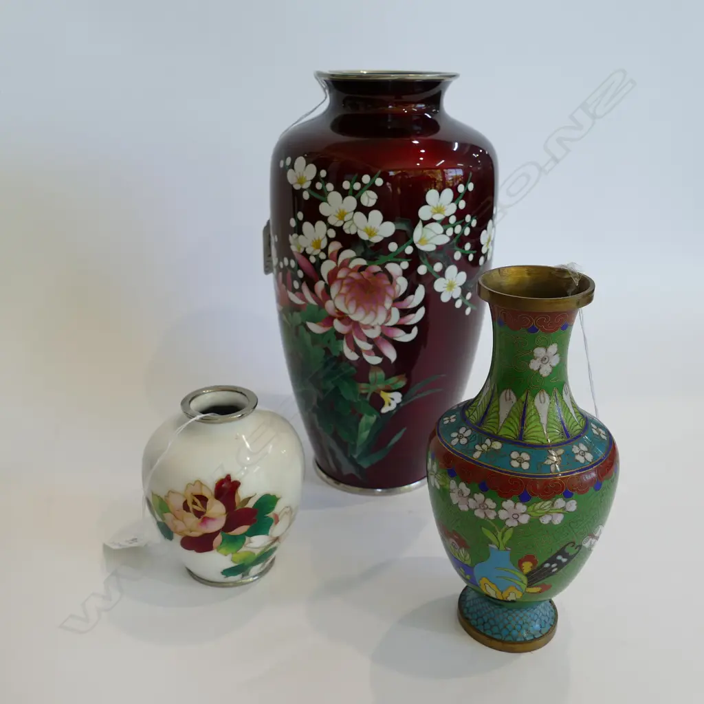 3 CLOISONNE VASES. LARGEST H. 245MM Image 1++