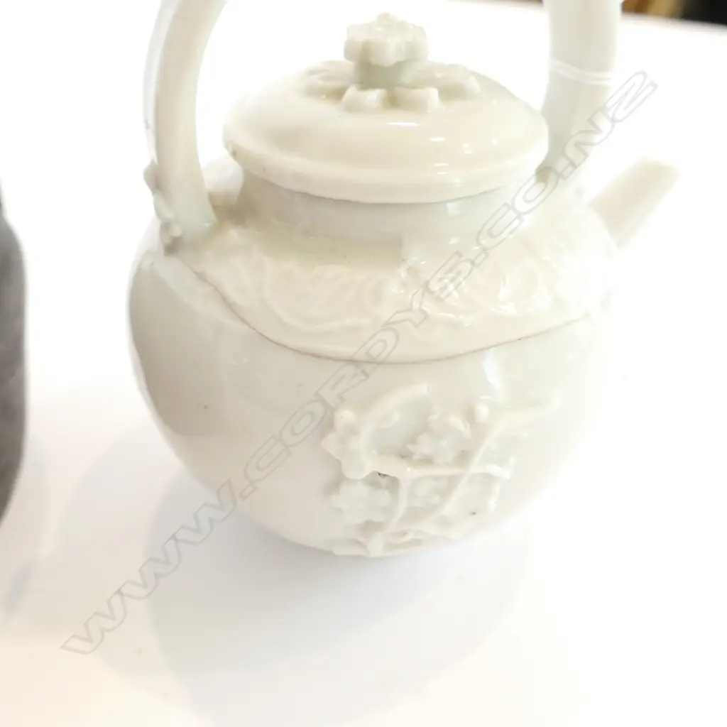 INCENSE BURNER & DEHUA WHITE PORCELAIN TEAPOT (POSSIBLY 18thC) Image 1++
