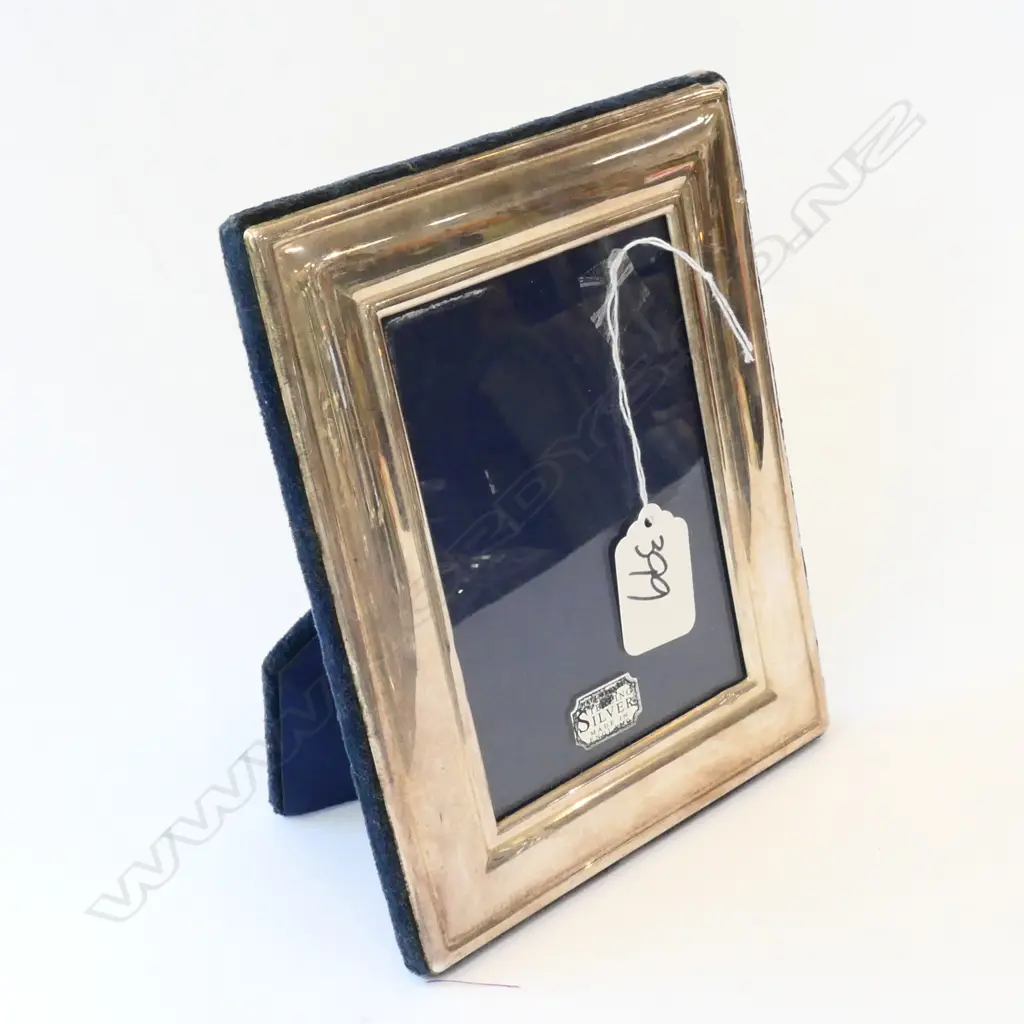 Photo frame London 268  grams  Image 1++