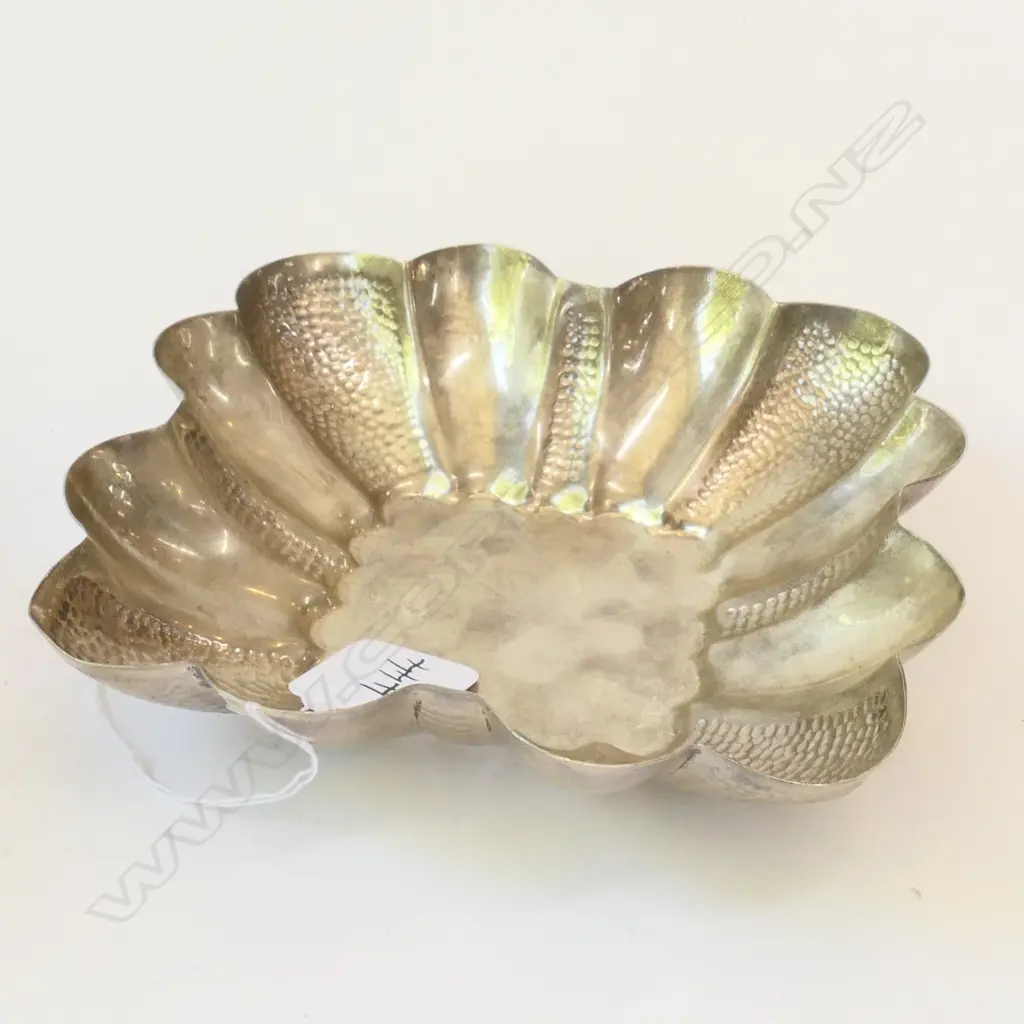 Silver square scalloped candy dish marked silver 150 grams Image 1++