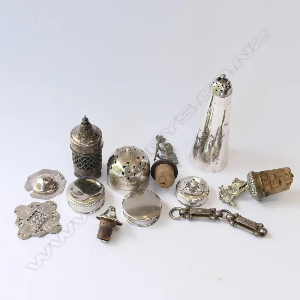 BOX LOT OF SILVER  PLATE ITEMS. AF Image 1++