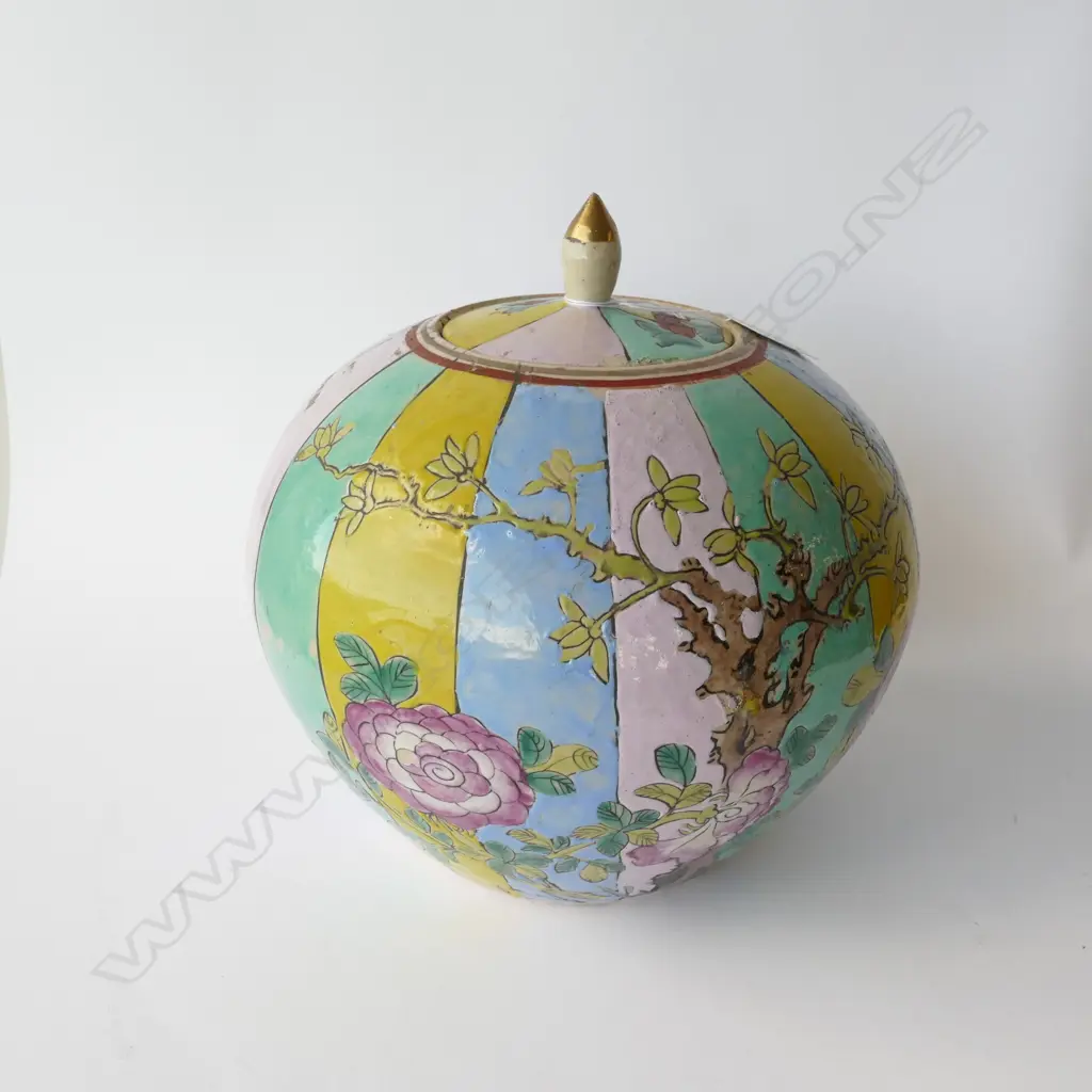 VINTAGE CHINESE LIDDED POT H. 230MM Image 1++