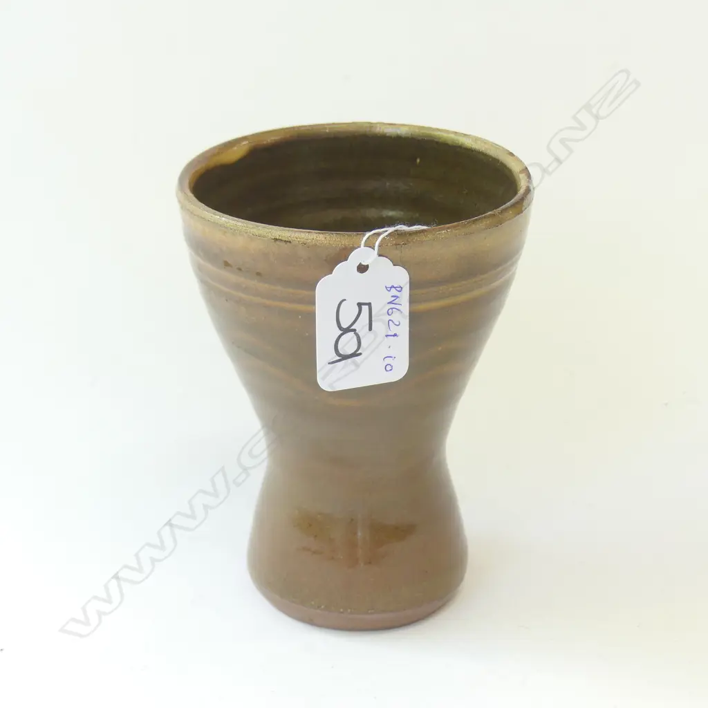 EARLY ST IVES POTTERY BEAKER.  Image 1++