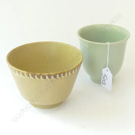 AGNETE (ANITA) HOY (1914-2000 ENGLAND), TWO SMALL BOWLS.  