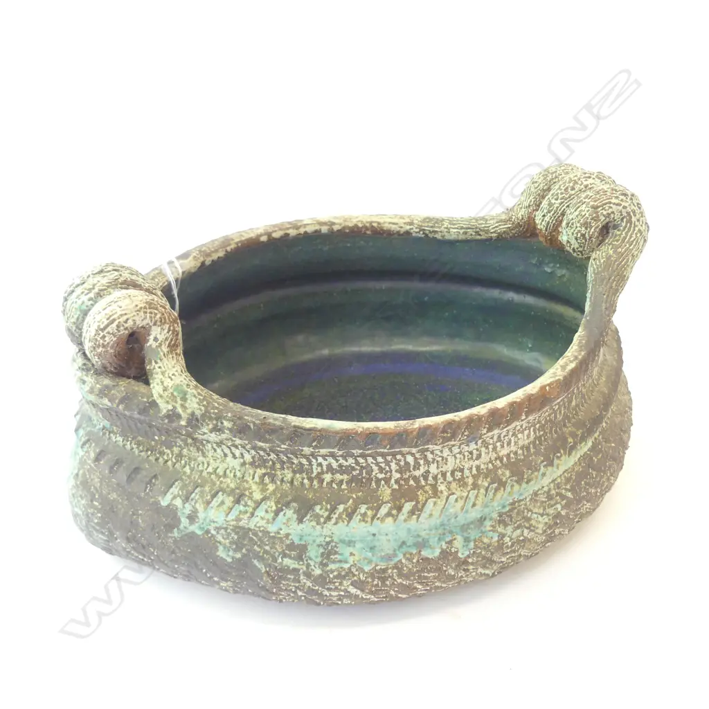 BARRY HOCKENHULL OVAL KETE-SHAPED BOWL Image 1++