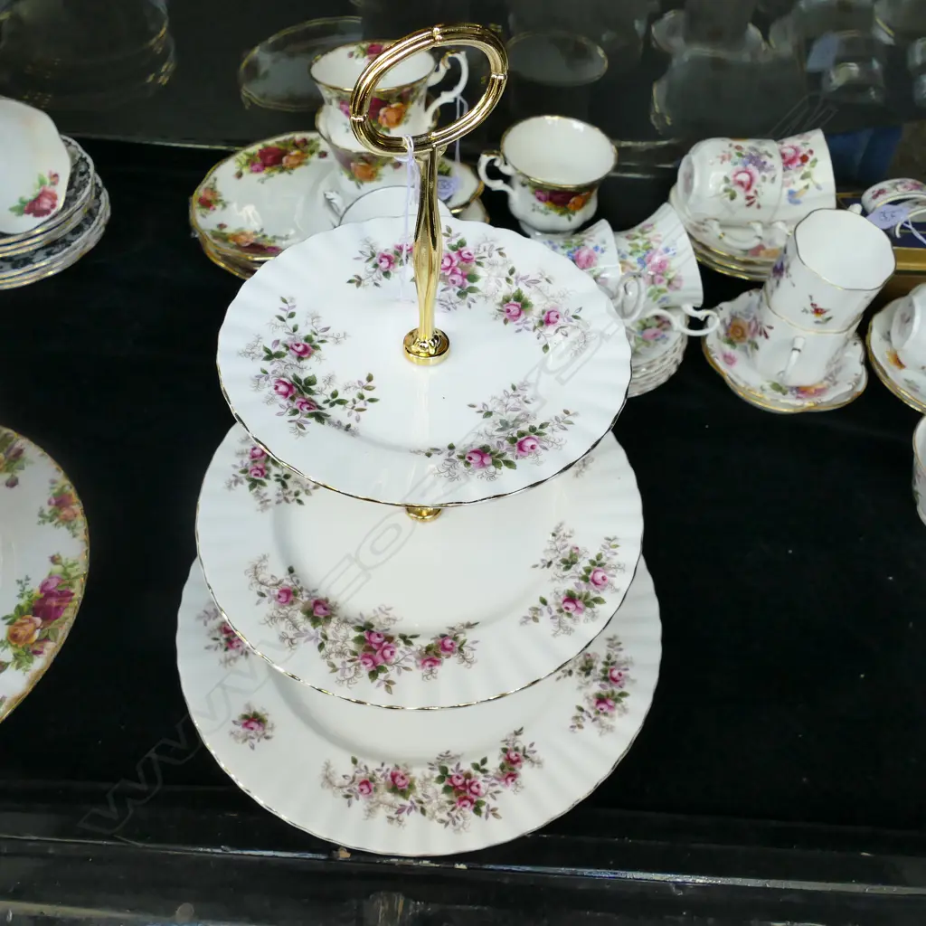 R. ALBERT LAVENDER ROSE 3 TIER CAKE STAND Image 1++