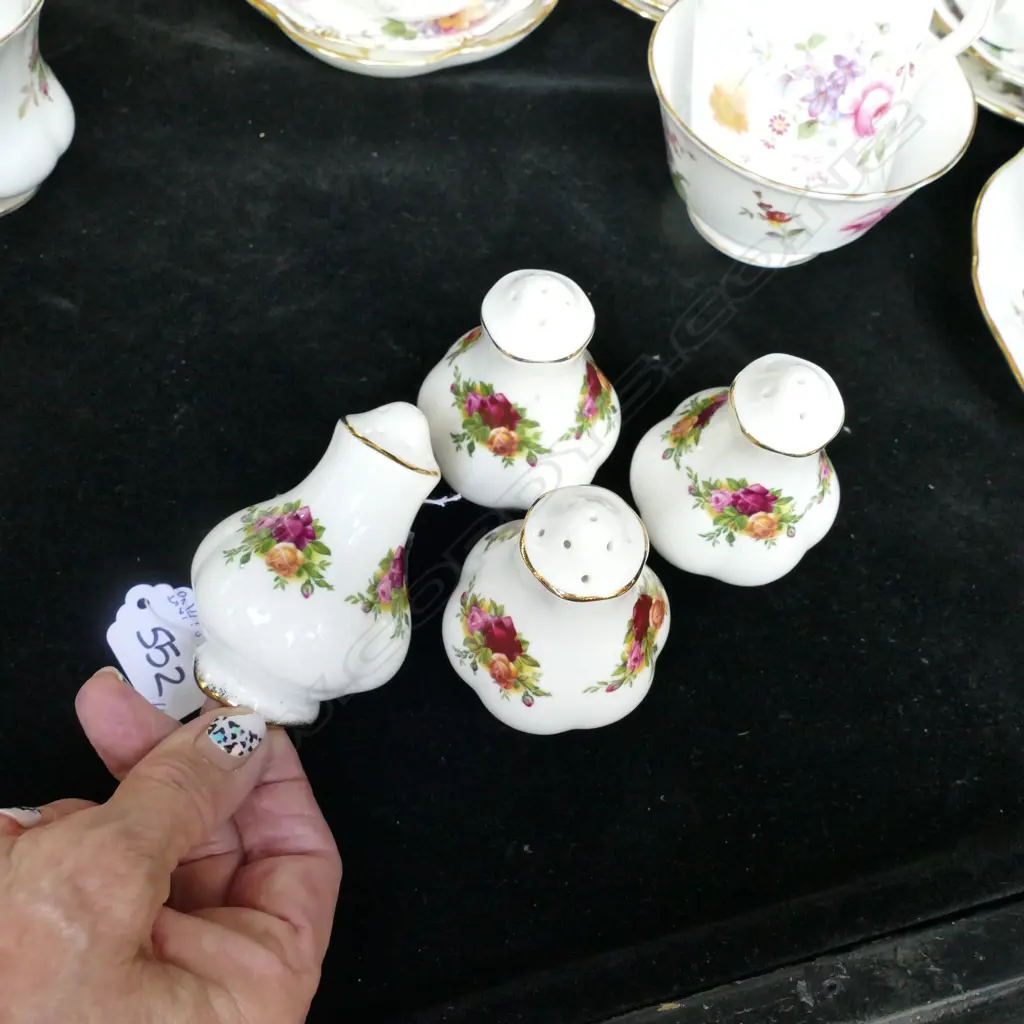 ROYAL ALBERT OLD COUNTRY ROSES 2 PAIR SALT & PEPPER SHAKERS Image 1++