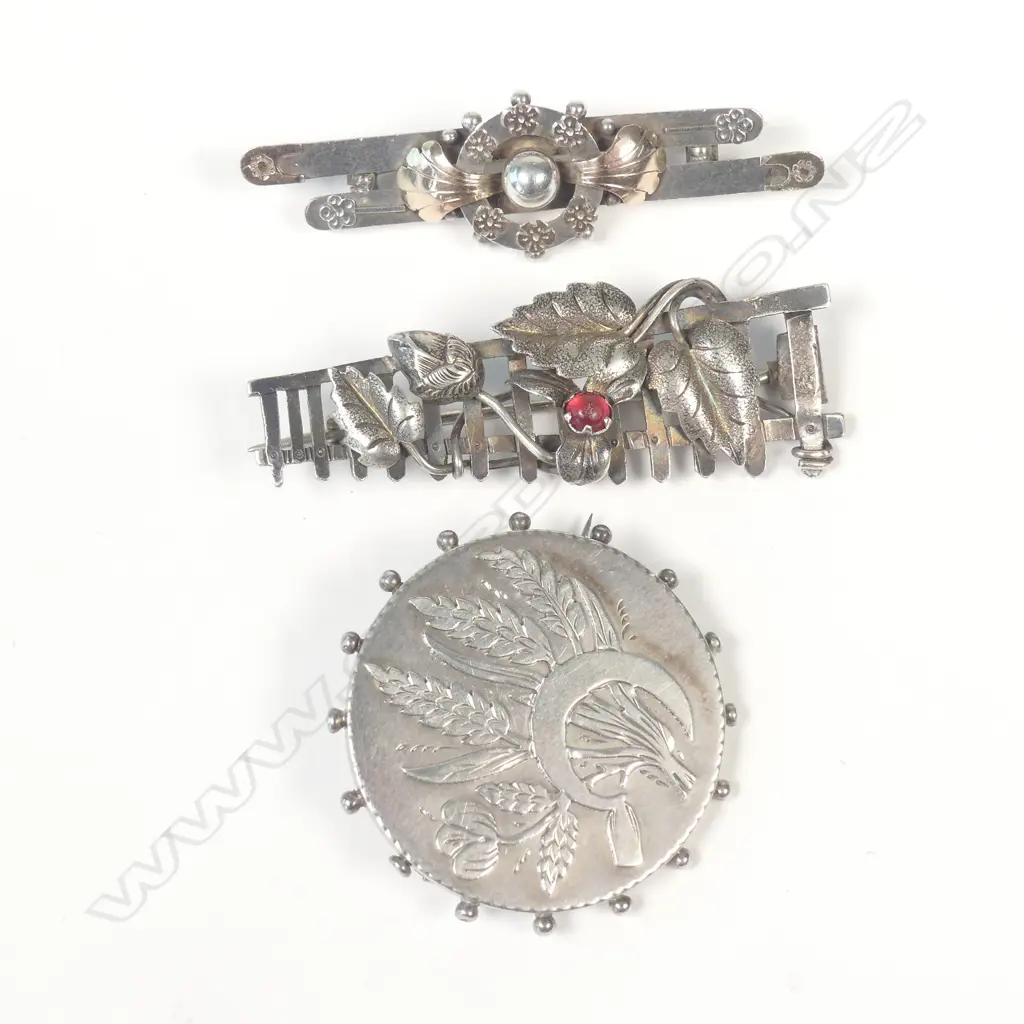 THREE VICTORIAN SILVER BROOCHES Image 1++