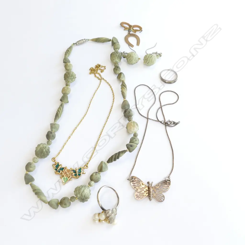 9CT BROOCH; 2 SIL PEARL RINGS; PENDENTS ETC Image 1++