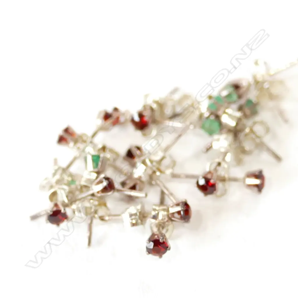 SILVER EMERALD AND GARNET STUDS  Image 1++