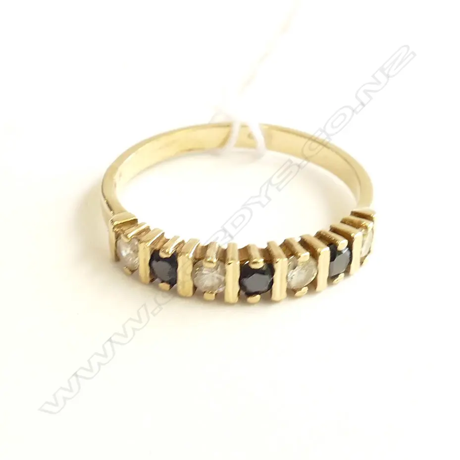 14CT GOLD SAPPHIRE & CZ RING  2.71gms Image 1++