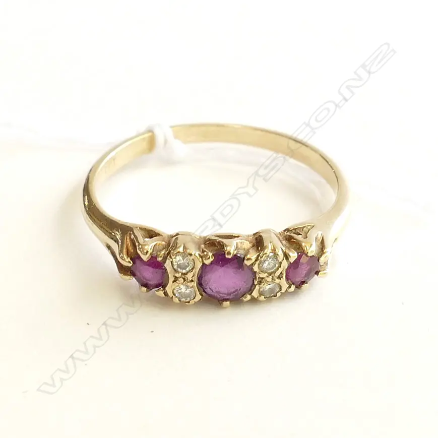 9CT GOLD RUBY/DIAMOND RING Image 1++