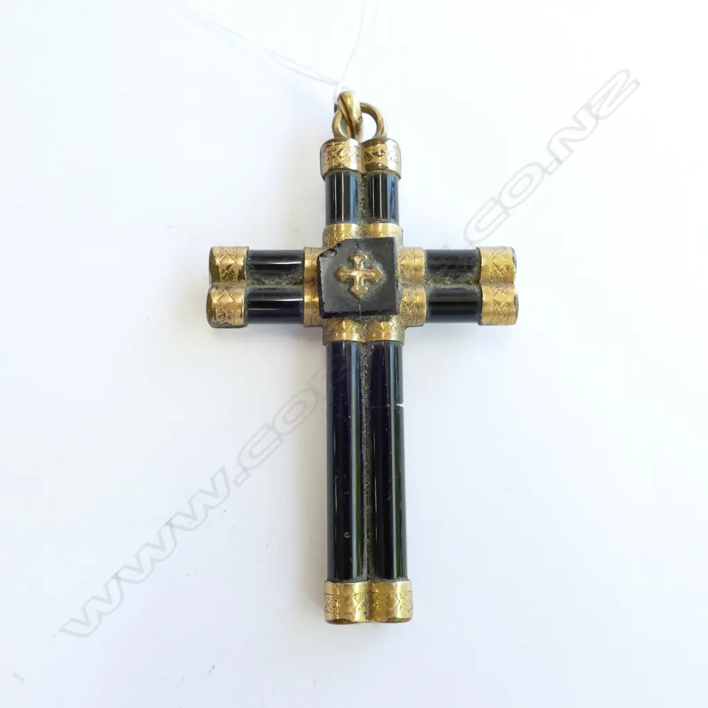 VINTAGE G.PLATE, BLACK GLASS CROSS. A.F Image 1++