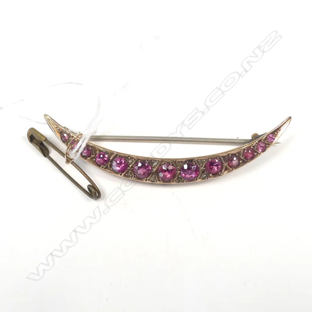 EDW 9CT CRESENT BROOCH ALMADINE GARNETS Image 1++