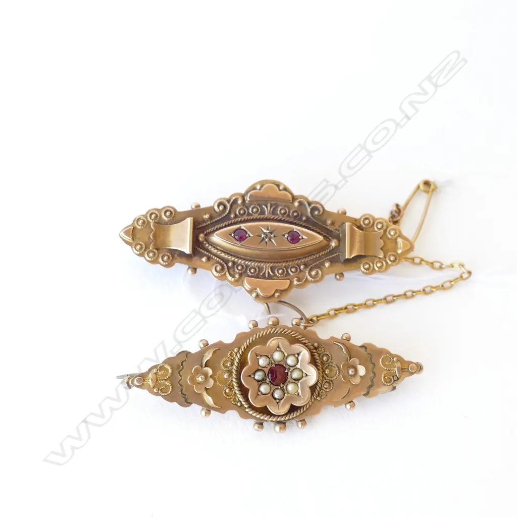 TWO 9CT GOLD VICTORIAN BROOCHES  7gm Image 1++