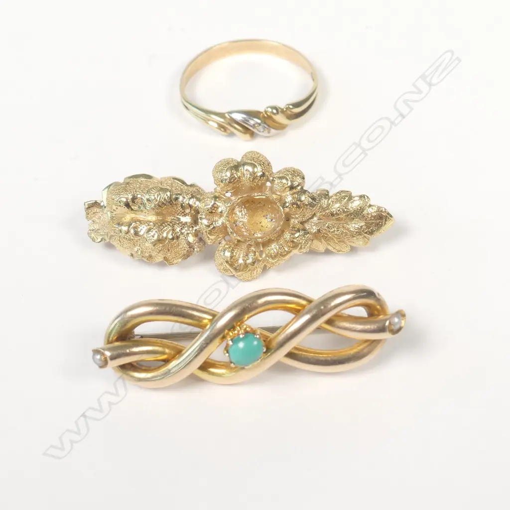 9CT GOLD BROOCHES AND RING 8.17gm Image 1++