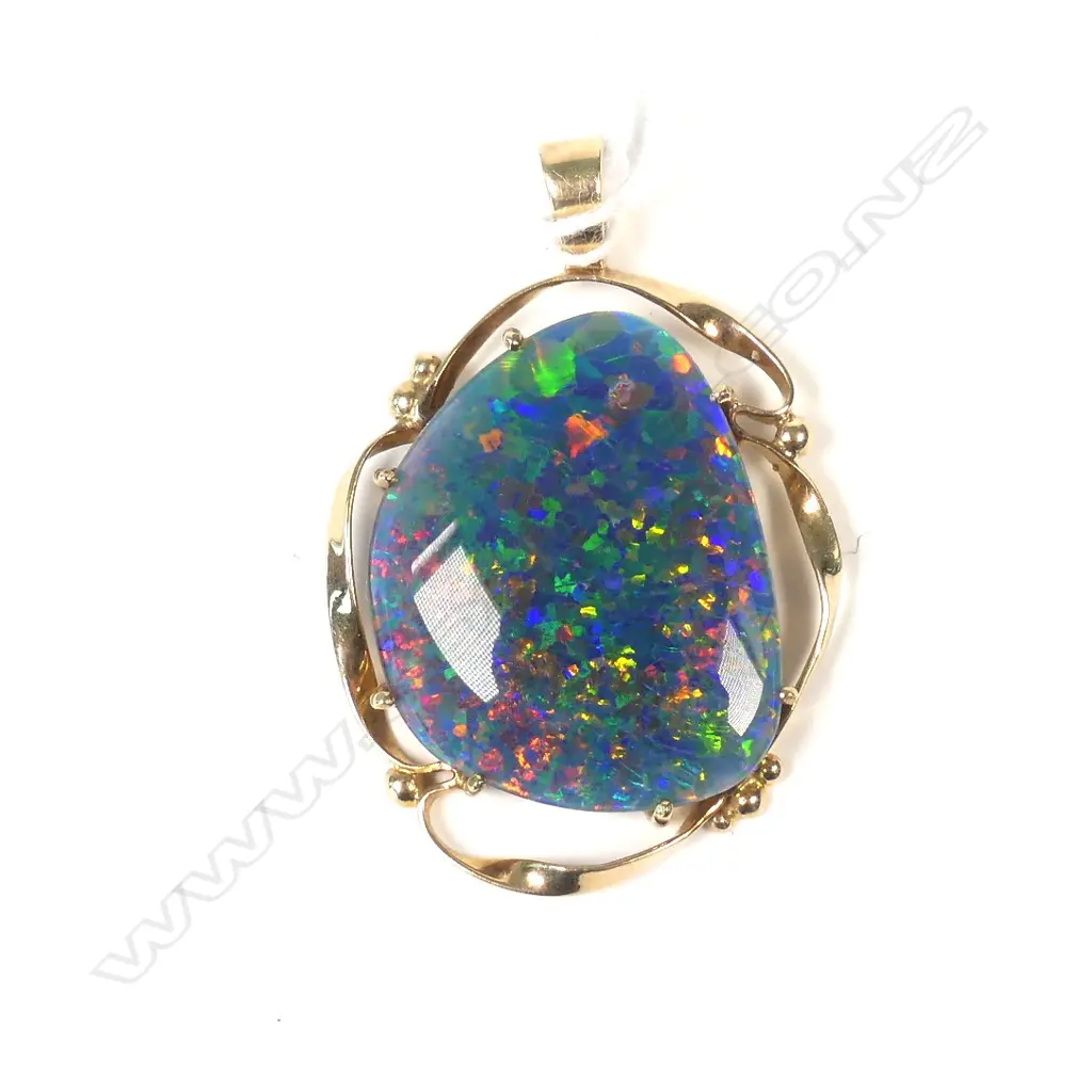 OPAL DOUBLET IN 9CT GOLD PENDANT FRAME Image 1++
