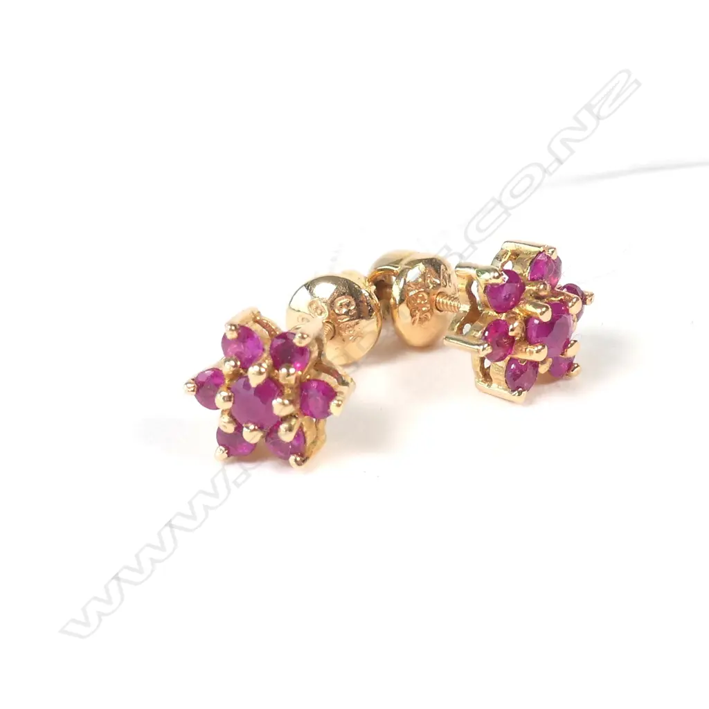 PR VINTAGE 9CT  CLUSTER RUBY EARRINGS Image 1++