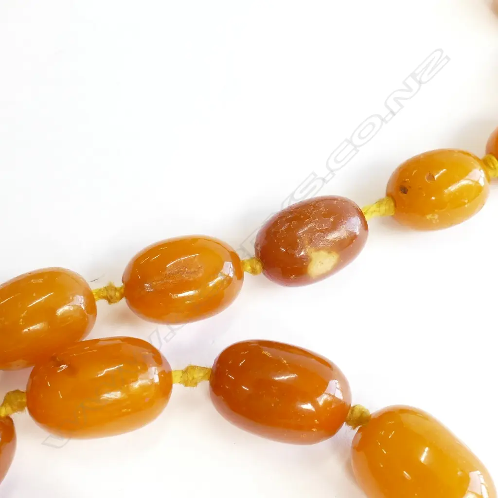 AMBER NECKLACE Image 1++