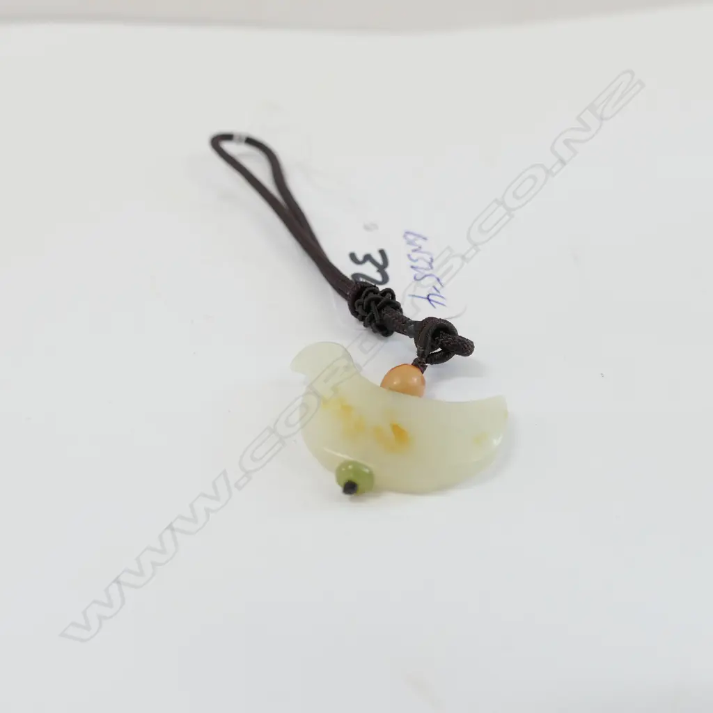 CARVED WHITE JADE BIRD PENDANT Image 1++