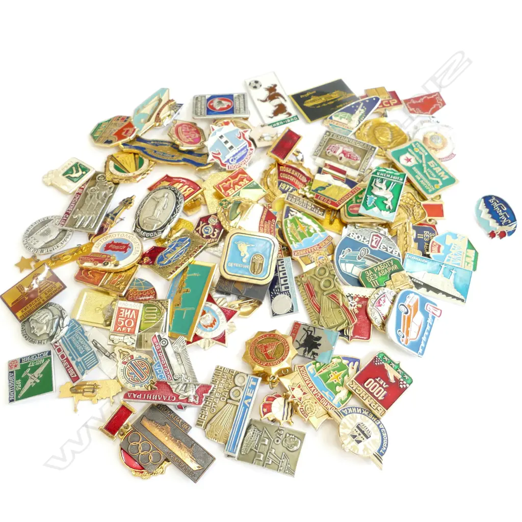 LGE QTY ENAMELLED BADGES VARIOUS  Image 1++