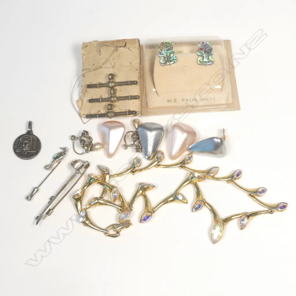 ASSORTED COSTUME JEWELLERY Image 1++