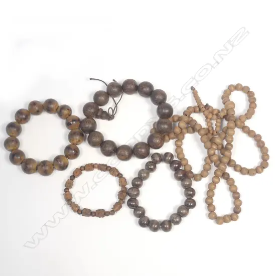 4 CHINESE EXOTIC WOOD BRACELETS AND ONE NECKLACE (5)