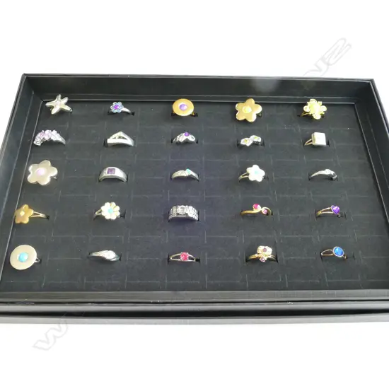 DISPLAY BOX WITH 25 COSTUME RINGS