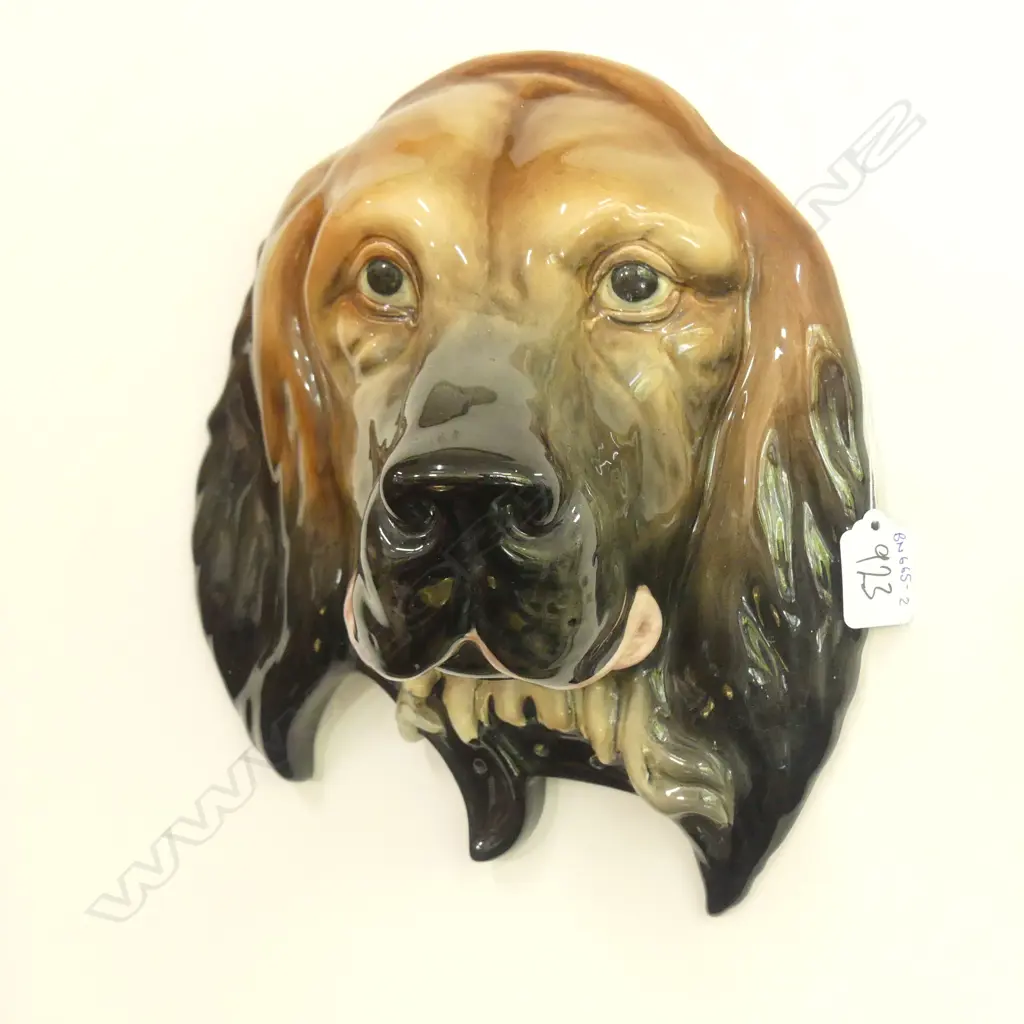 BESWICK DOG WALL PLAQUE H. 280 Image 1++